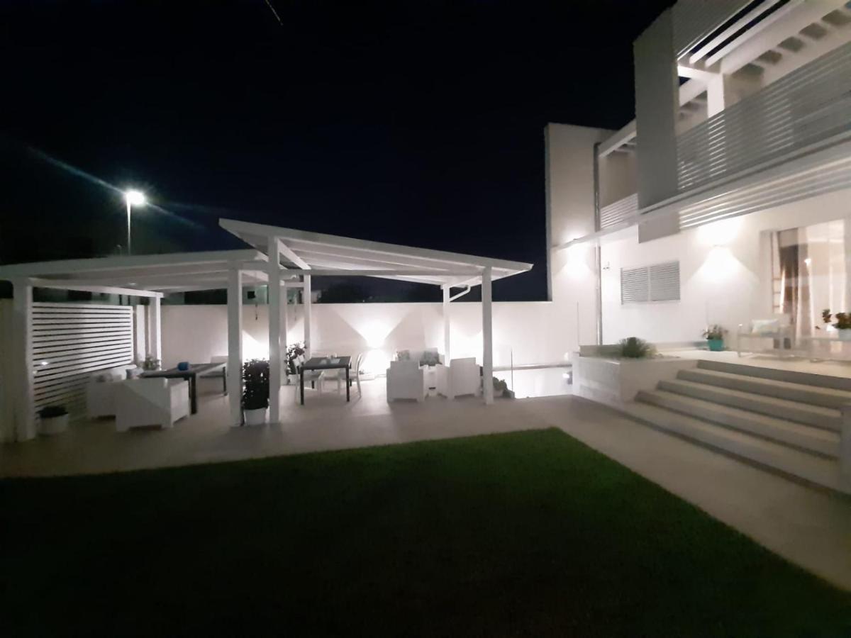 Joshua Rooms Porto Cesareo Exteriör bild