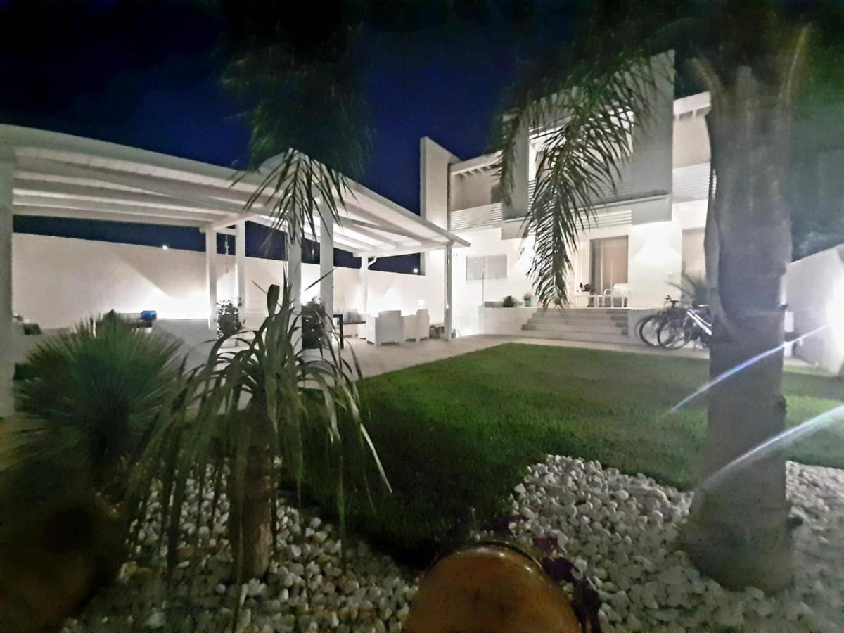 Joshua Rooms Porto Cesareo Exteriör bild